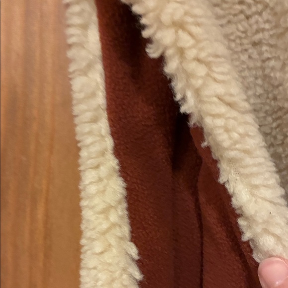 Faherty Cream with Rust Fleece sheepskin style vest - Picture 6 of 10